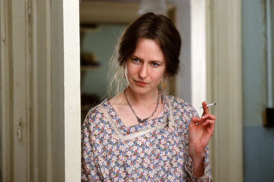 The Hours (2002)
<br><br>
Никол Кидман печели "Оскар" за най-добра главна женска роля за образа си на Вирджиния Улф в "Часовете" по романа на Майкъл Кънингам. Филмът си заслужава да се гледа поне веднъж заради великолепния актьорски състав - Мерил Стрийп, Джулиан Мур, Ед Харис, Джеф Даниелс, Клеър Дейнс и др.