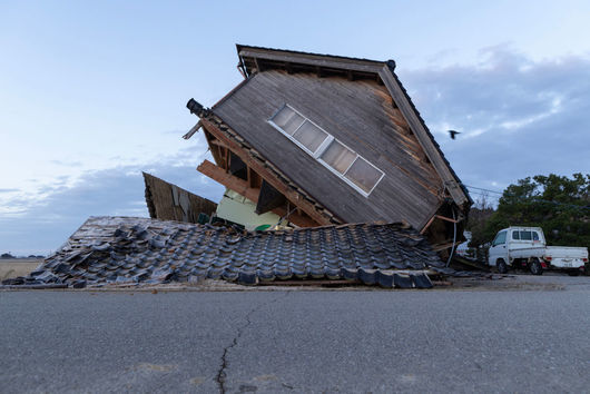 След серията земетресения в Япония: Най-малко 30 души са загинали, а десетки са ранени