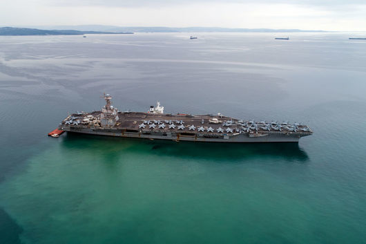 Военноморските сили на САЩ връщат обратно на американска територия най големия