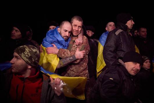 Русия и Украйна размениха близо 500 пленници: Сред тях има и войници от Мариупол