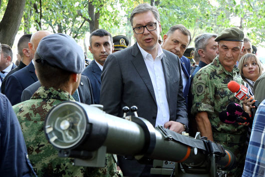 Сърбия ще връща задължителната казарма, но казва, че не вижда опасност от война