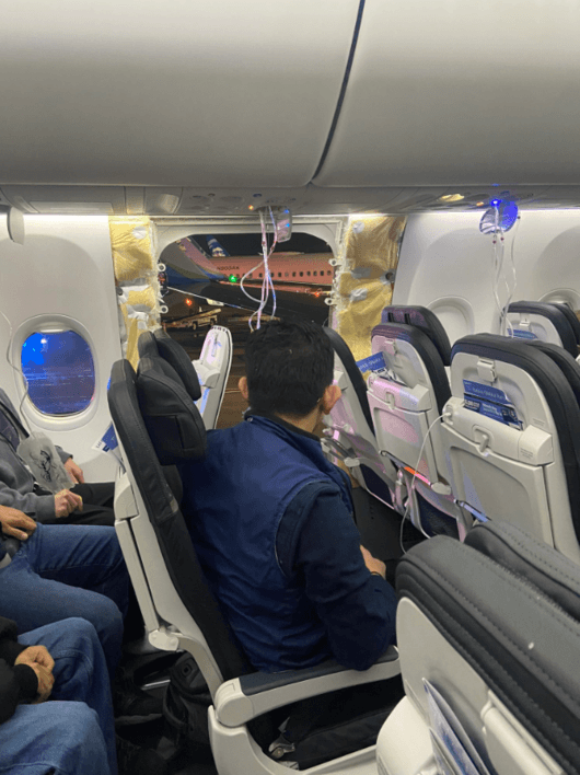 Пътниците на борда на самолет на американската компания Alaska Airlines