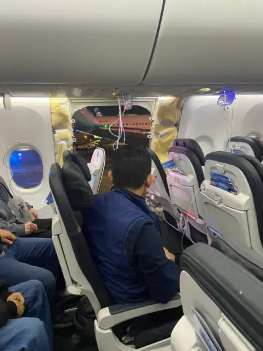 "Хвръкналата" част от самолета Boeing 737 MAX е намерена... в задния двор на къща