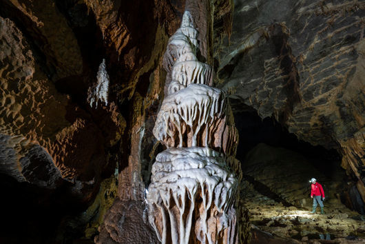 Водолази влизат в наводнена пещера в Словения за да освободят