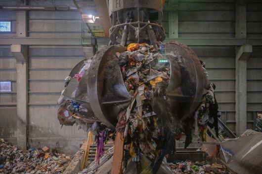 Заводът за боклук в София не работи, но харчи милиони за съмнителни поръчки и бонуси (Обновена)