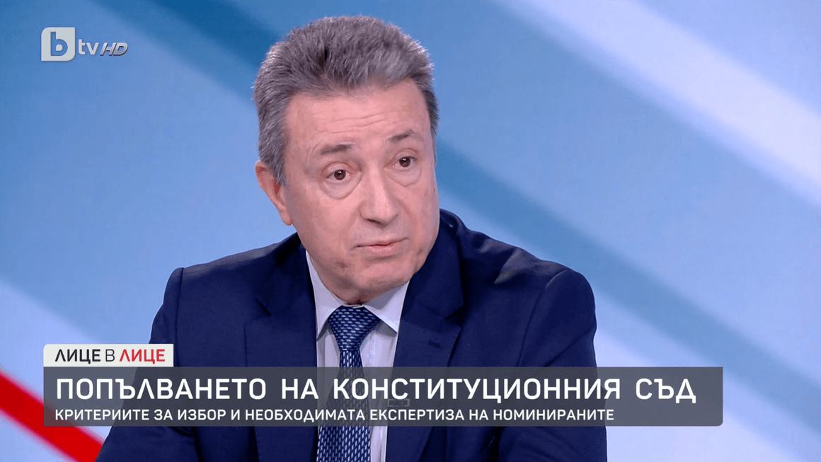 Янаки Стоилов за сравненията между него и Атанасова: Разликата е като между "бразилския и шуменския Деко" 