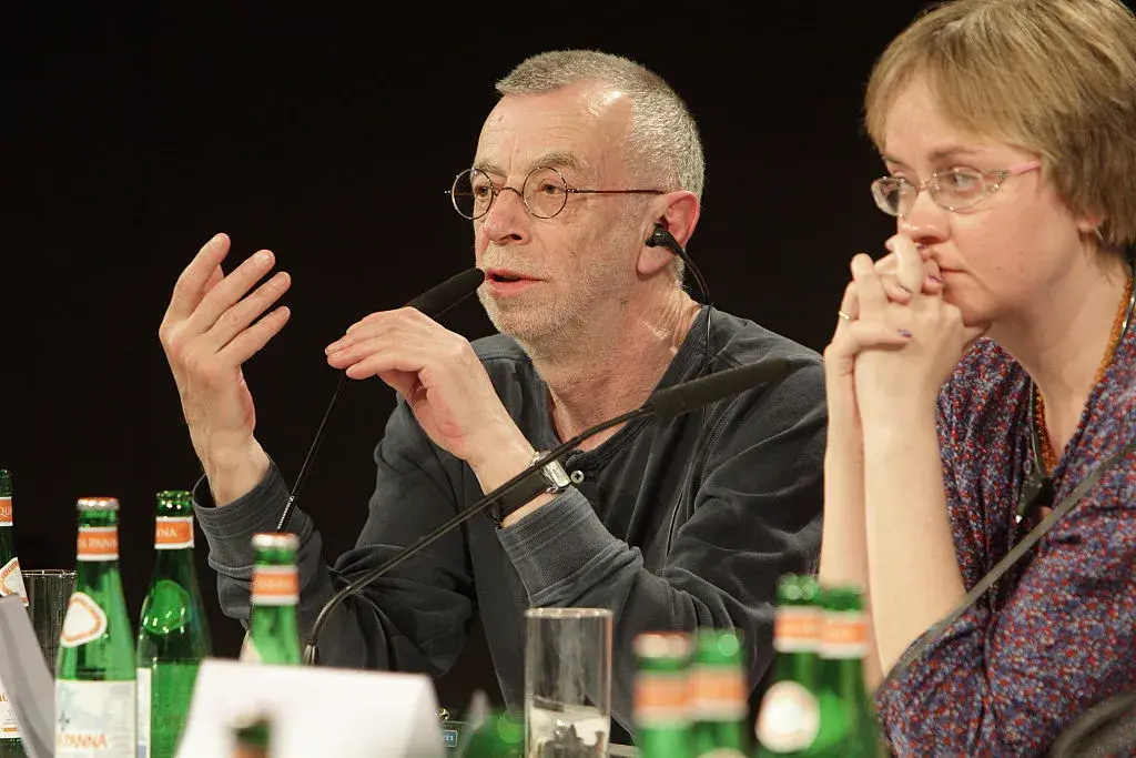 Руският поет и критик на войната Лев Рубинщейн загина след удар на пешеходна пътека