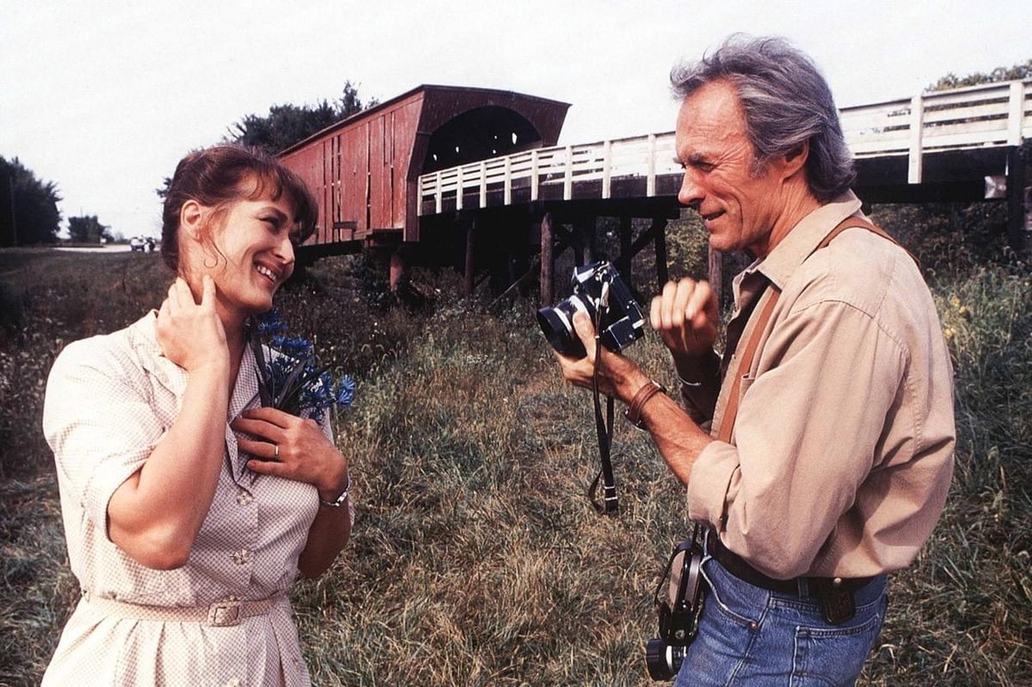 The Bridges of Madison County (1995)
<br><br>
През 1995 година Мерил вече отдавна е огромно име в света на киното. Макар богатството ѝ от качествени роли да е по-голямо, отколкото на може би всеки друг в тази професия, и изборът кои да отличим да е труден, The Bridges of Madison County заслужава място в нашия списък.
<br><br>
Стрийп влиза в обувките на Франческа - италианска домакиня, която едва издържа на своя еднообразен семеен живот във изолирана ферма насред Айова.
<br><br>
Четири дни, в които децата и съпругът ѝ отсъстват, преобръщат всичко. Франческа среща фотожурналиста от National Geographic Робърт Кинкайд (Клинт Истууд), в когото бързо се влюбва.
<br><br>
Двамата преживяват няколко паметни дни, в края на които дори обмислят да избягат заедно. Всяко малко събитие е запечатано в три дневника, изписани от героинята на Стрийп - именно те са нашата врата към историята.