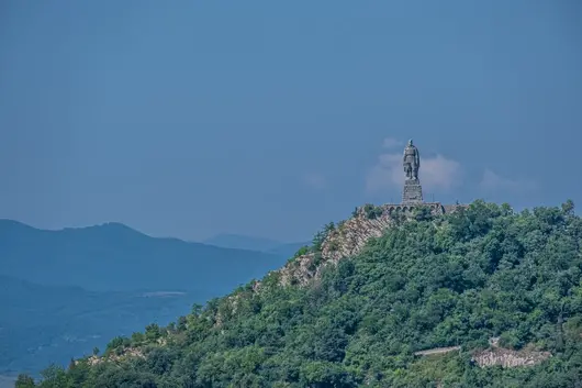 Кметът на Пловдив пита колко ще струва демонтажът на Альоша