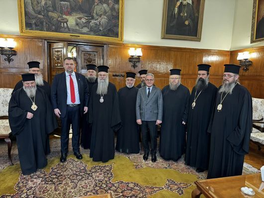 Делян Пеевски и Светият Синод демонстрират сериозен взаимен интерес на