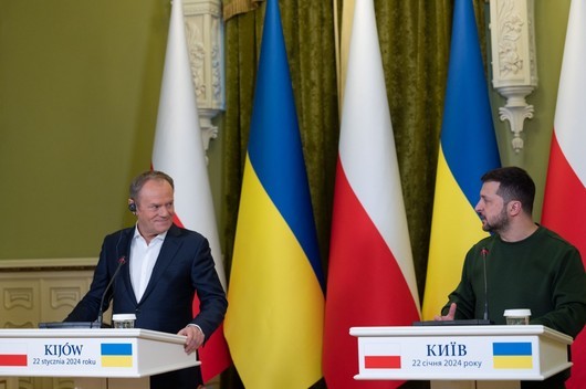 Туск и Зеленски загърбват споровете, Украйна ще купува оръжия на кредит от Полша