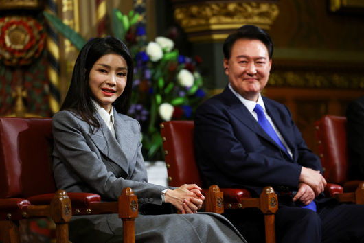 Чантата Dior за Първата дама, която може да срути властта в Южна Корея