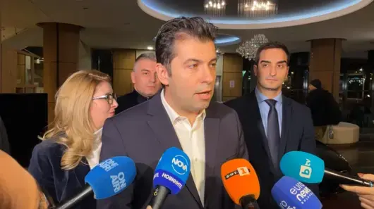 Кирил Петков поиска бърза смяна в КЗК, притеснен заради сделката за "Булсатком"
