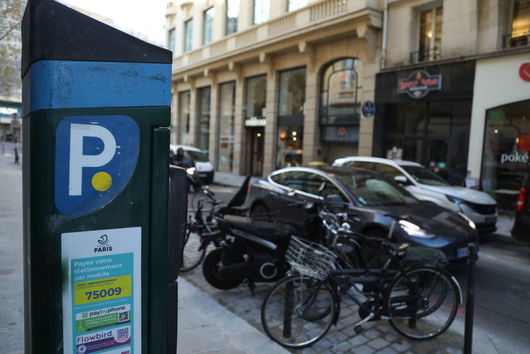 Таксата за паркиране в центъра на Париж за SUV може да стане 18 евро на час 