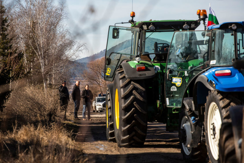 Две фермерски асоциации продължават с протестите въпреки постигнатото споразумение с кабинета
