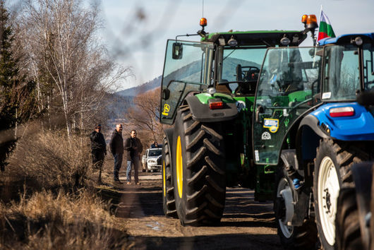 Две фермерски асоциации продължават с протестите въпреки постигнатото споразумение с кабинета