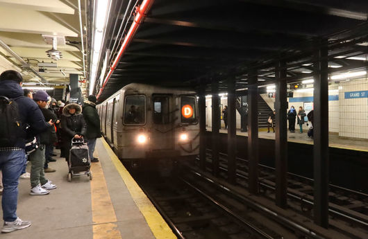 Стрелба в метрото в Ню Йорк: един е убит, а петима са ранени