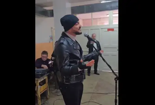 Филип Киркоров реши да се изкупи за "голото парти" с концерт на фронта