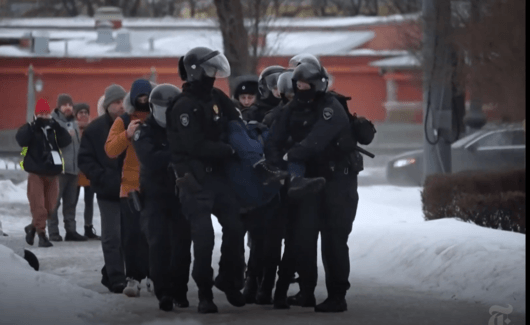 Продължават най-масовите арести в Русия след началото на войната в Украйна
