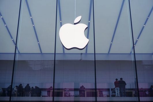 Технологичният гигант Apple може да бъде глобен за първи път