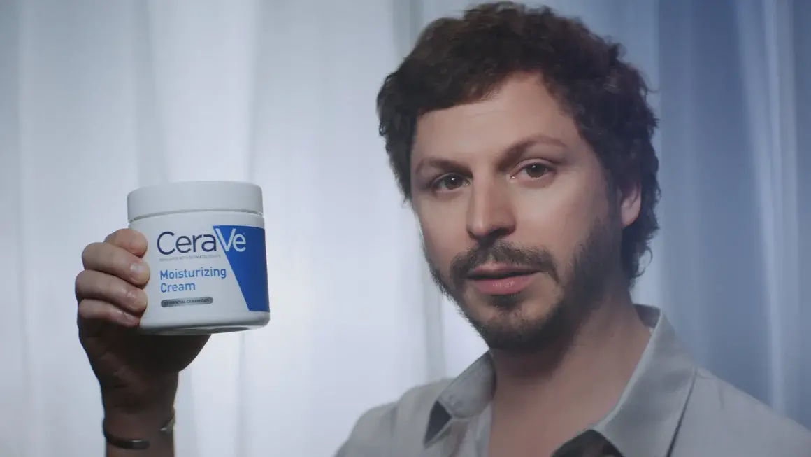 Майкъл Сера ли се оказа създателят на CeraVe? Супербоул разкри загадката