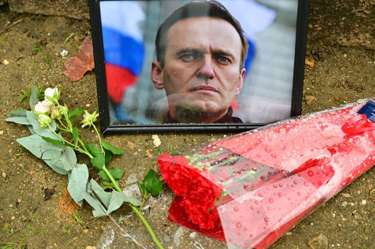 Публично поклонение в памет на руския опозиционен лидер Алексей Навални
