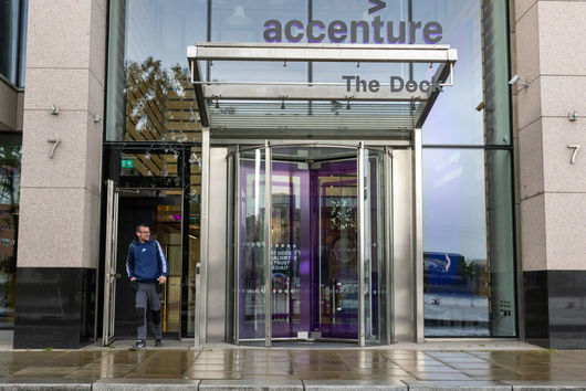Технологичната компания Accenture обяви че придобива бизнеса на основаната в