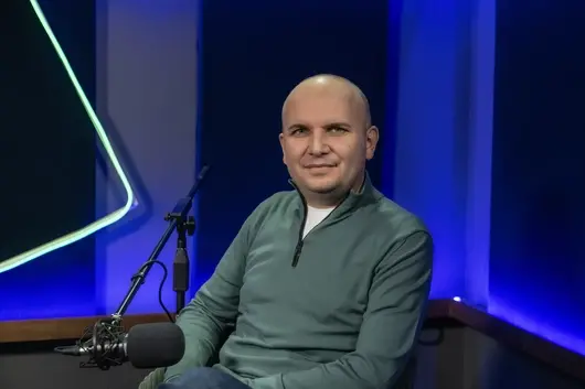 Сухопътният Шенген и други български мечти. Илхан Кючюк отговаря на Gen Z