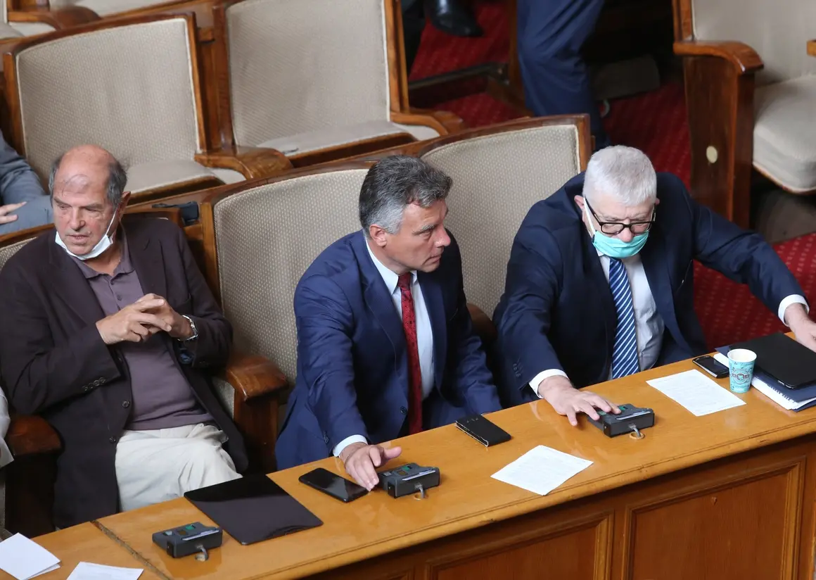 БСП се оплака от "медиен терор" заради сигнали за депутати без маски