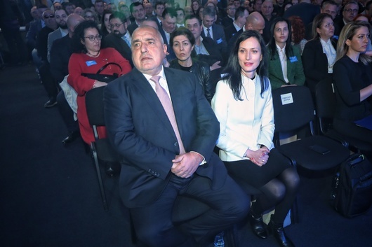 Мария Габриел поиска "ясна отговорност" за правителство за цял мандат