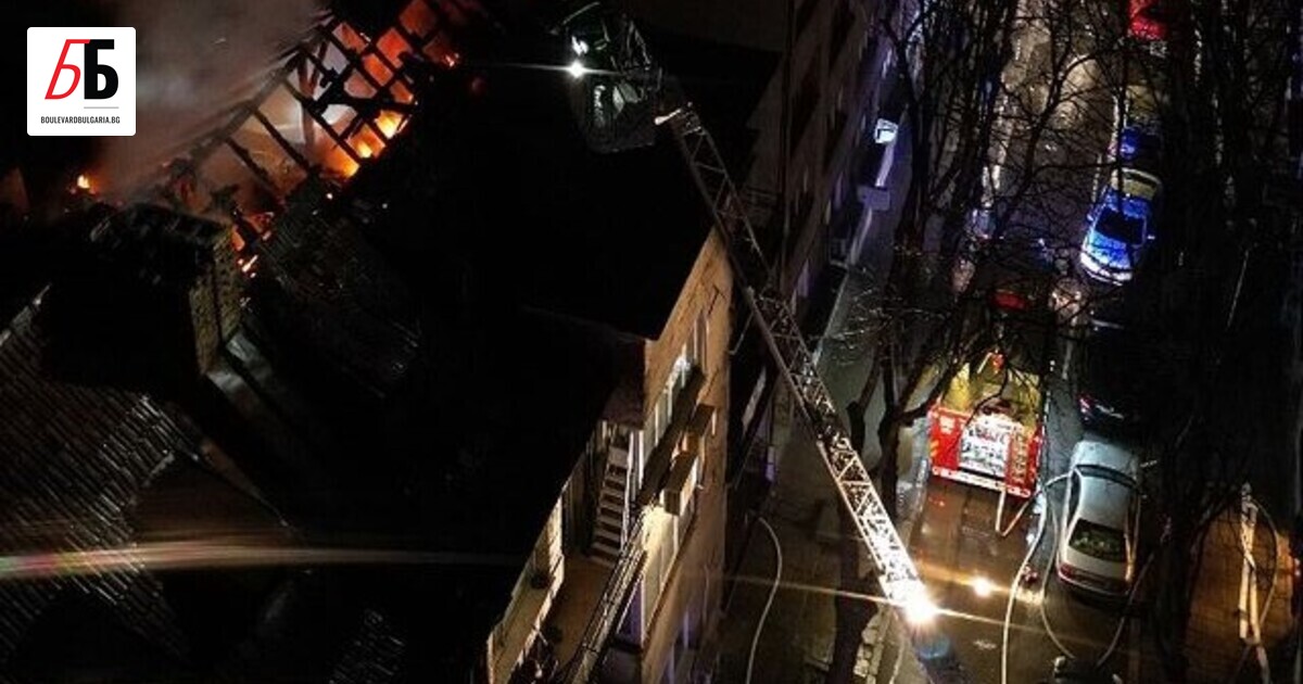 В първите часове на 13 март жителите на сграда в