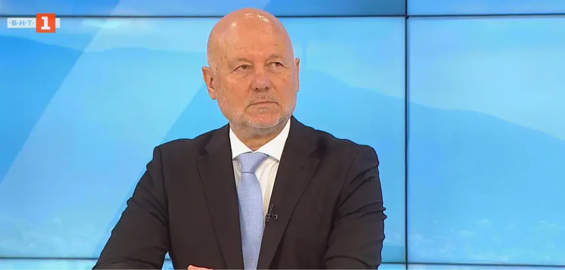 Тагарев отрече да е бил "ябълката на раздора" в провалените преговори между ГЕРБ и ПП-ДБ  