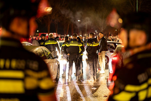 Хванаха похитителя с експлозиви, който взе няколко души за заложници в бар в Нидерландия (Обновена)
