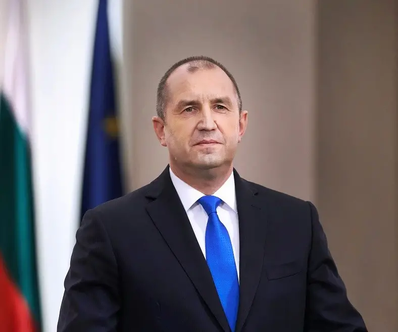 Румен Радев поиска оставката на правителството и главния прокурор