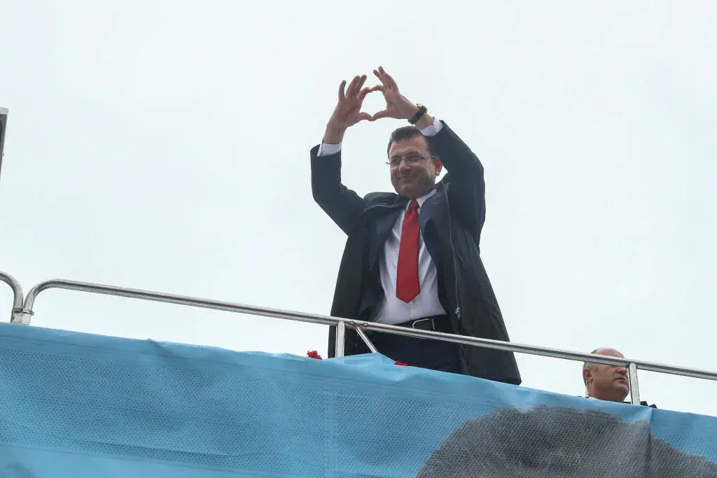 Политикът, който може да победи и Ердоган. Кой е Екрем Имамоглу - новият стар кмет на Истанбул