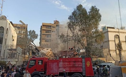 Иран обвини Израел, че е бомбардирал посолството му в Сирия, убит е командир на "Ал Кудс"