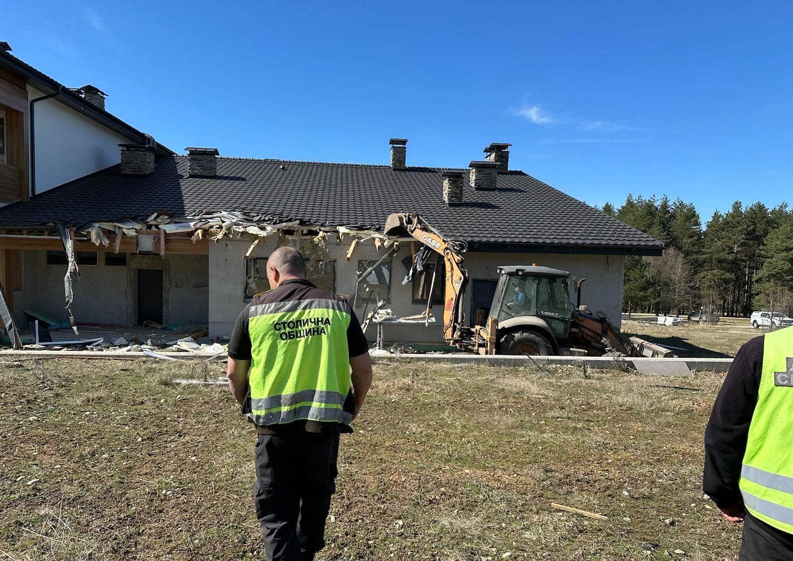 София възобновява събарянето на вилата на Вълка край язовир "Искър"