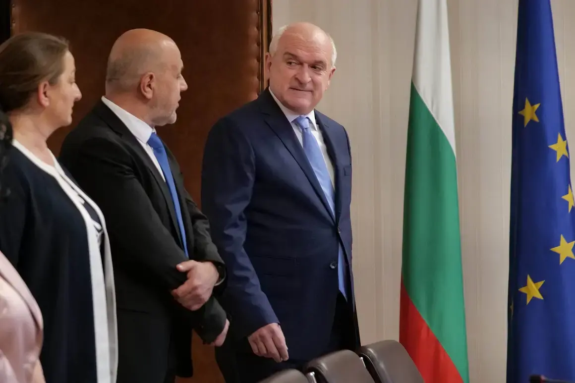 Димитър Главчев представи служебните министри пред партиите