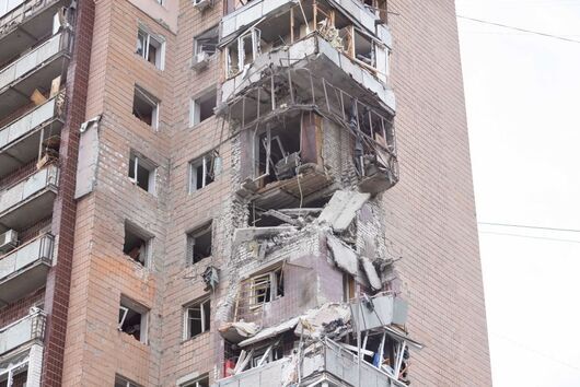 Русия удари жилищни сгради и уби най-малко шестима души в Харков