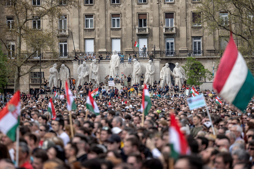 Десетки хиляди души протестираха срещу Орбан в Будапеща