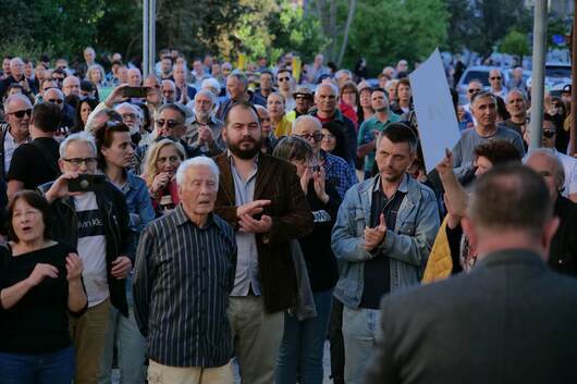 Протест освирка Калин Стоянов и поиска оставката му, той благодари за подкрепата на колеги