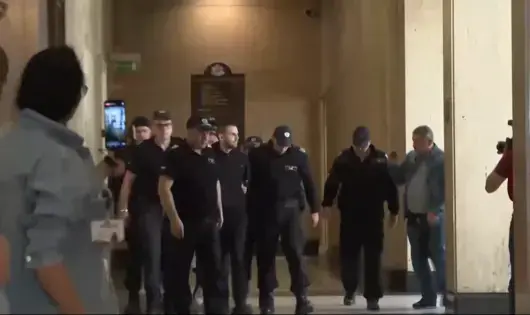 И вторият задържан при акцията в "Митници" е откаран в болница