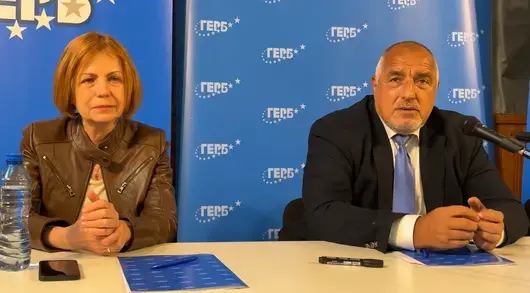 Фандъкова подарявала стотици карти за безплатно паркиране в София на "приятели на ГЕРБ"