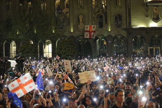 Хиляди хора в Грузия протестираха срещу спорния законопроект за "чуждите агенти"