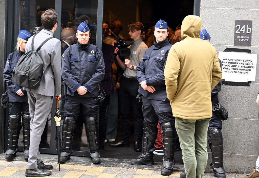 Полицията в Брюксел прекрати събрание на крайнодесни националисти с участието на Орбан