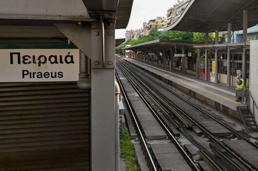 Транспортна стачка в Гърция спря железопътните и морски превози 