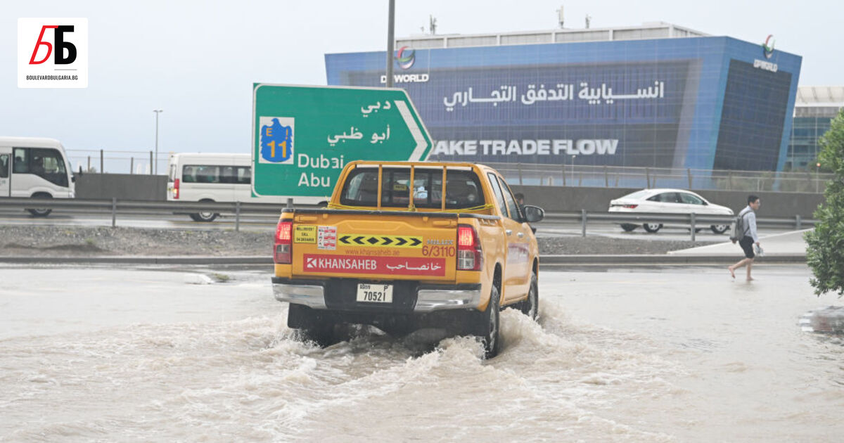 Снимка: Наводненията в Дубай: Отменени полети и парализа по пътищата след най-тежките валежи за последните 75 г.
