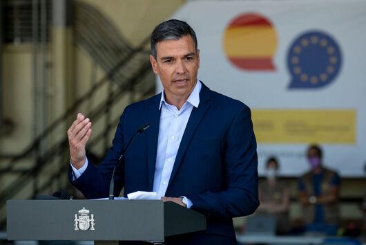 Испанският премиер Педро Санчес обяви че временно спира да изпълнява