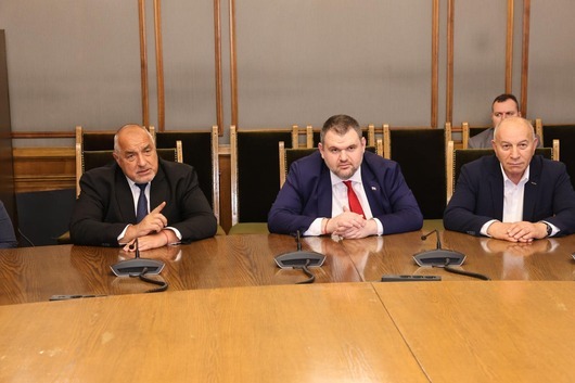 Двама лидери, общо съобщение. Борисов и Пеевски се хвалят с 1 млрд. лв. от бюджета за държавните мини