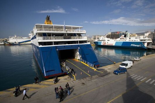Морският железопътният и общественият транспорт в Гърция спират на 1